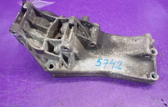 Seat Ibiza II (6k) Power steering pump mounting bracket 