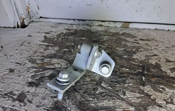 Ford Focus Front door upper hinge AM51U22600AD