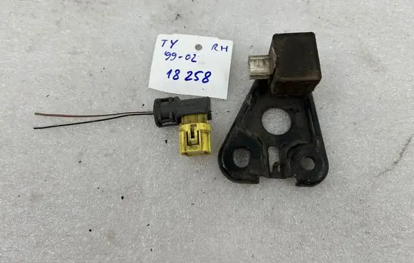 Toyota Yaris Airbag deployment crash/impact sensor 8917352010 NR1