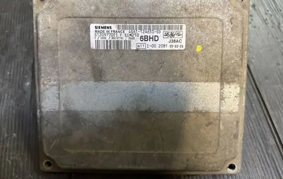 Ford Fiesta Engine control unit/module 4S6112A650SD S120977015F 6BUDD
