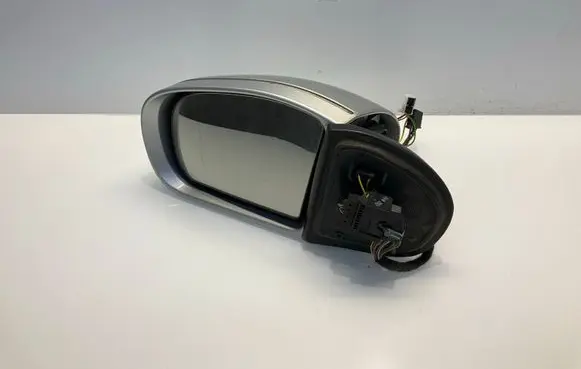 Mercedes-Benz C W203 Front door electric wing mirror
