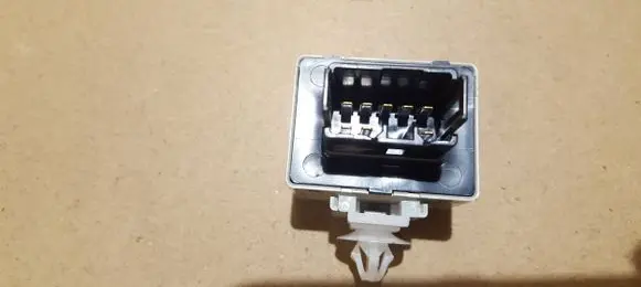 Subaru Forester SJ Hazard warning light relay 86111AJ001 0665006791