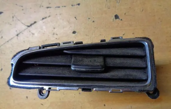 KIA Ceed Dash center air vent grill 97410A2900