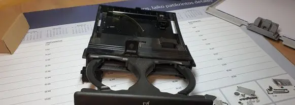 Cup holder front