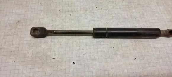 Volkswagen Vento Tailgate strut 