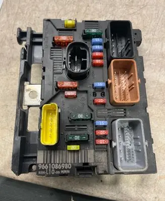 Mercedes-Benz E C207 W207 Fuse module 9661086980