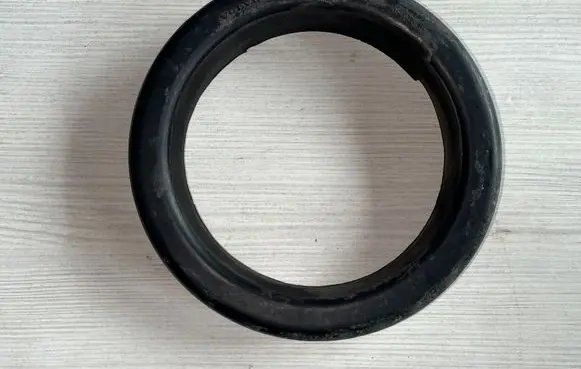 Volvo V70 Front coil spring rubber mount 9157503