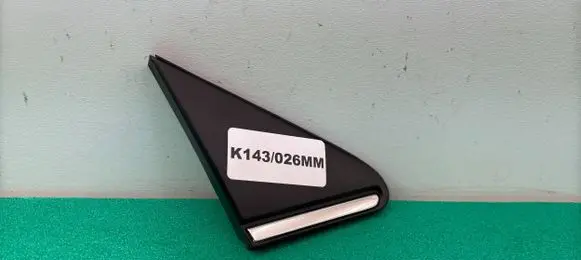 Toyota Avensis T250 Front arch trim 040504