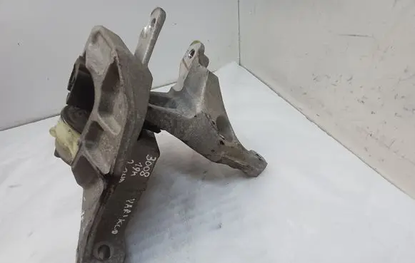 Engine mount bracket