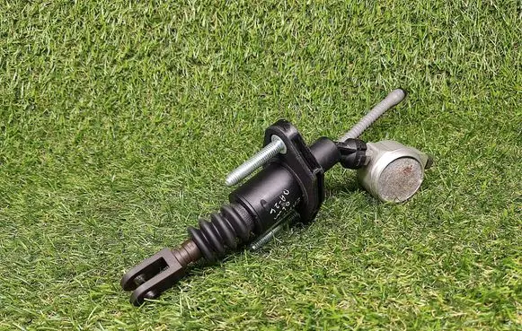 Opel Zafira A Clutch master cylinder 90581566