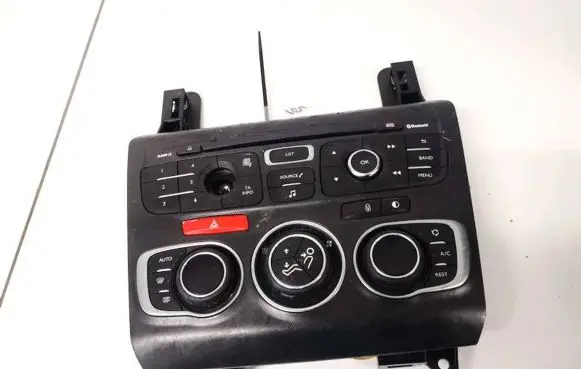 Citroen DS4 Climate control unit 98040784xx