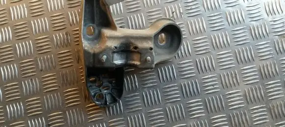 Audi A4 S4 B7 8E 8H Engine mounting bracket 8E0199351