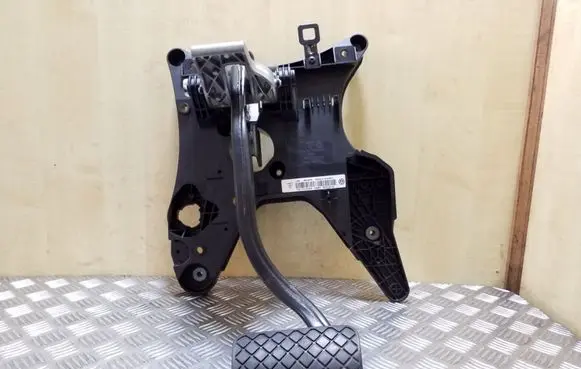 Volkswagen Touareg II Brake pedal 7P0723031AD 7P0723117B 7P0723129