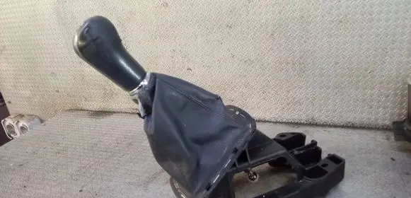 Toyota Avensis T250 Gear shifter/selector 19728AV