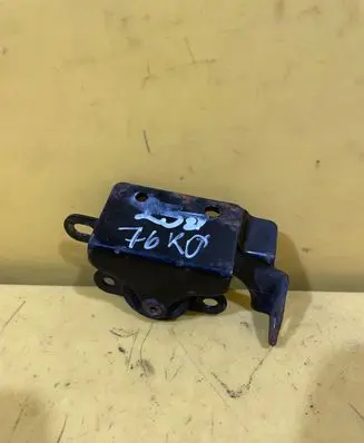 Nissan Qashqai Radiator mount bracket RZ1R3P3K3