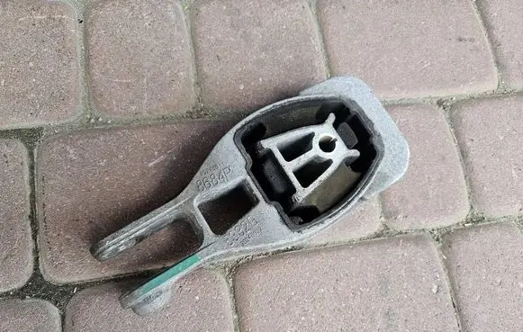 Opel Mokka Engine mount bracket 95248684