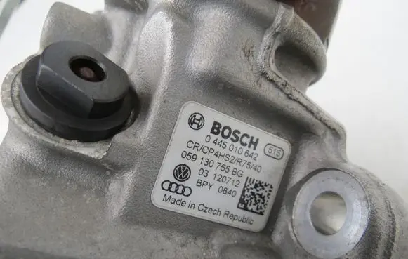 Audi Q7 4L Fuel injection high pressure pump 0445010642 059130755BG