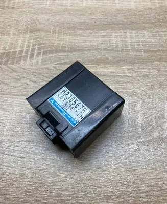 Mitsubishi Pajero Door central lock control unit/module MR305675