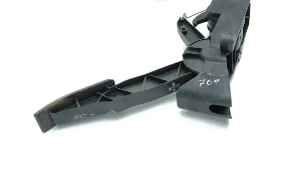 Mercedes-Benz A W169 Accelerator throttle pedal A1693000304