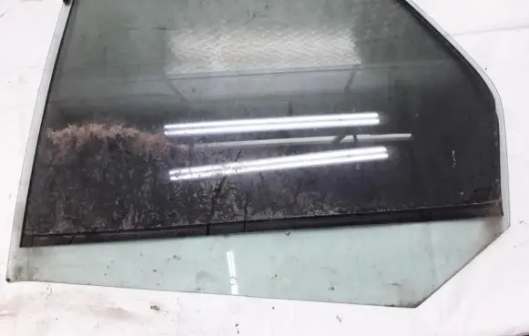 Rear door window glass