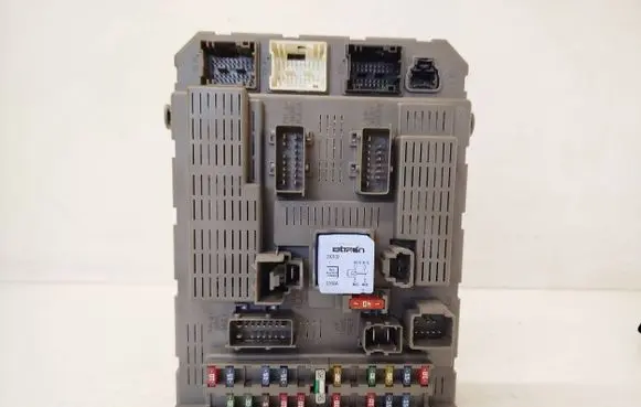Fiat Ulysse Fuse module 9649477480
