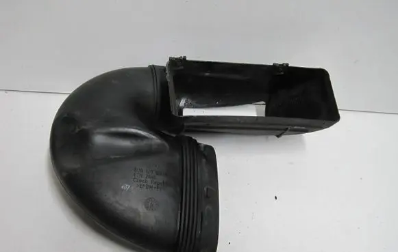 Audi Q3 8U Air intake duct part 8U0129618G TH264