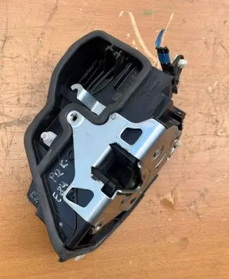 BMW X1 E84 Front door lock 7229455
