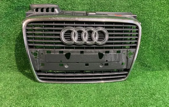 Audi A4 S4 B7 8E 8H Front bumper upper radiator grill