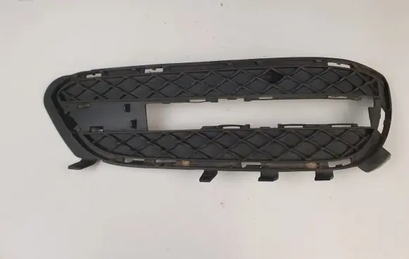 Mercedes-Benz E W212 Front bumper lower grill A2128851823