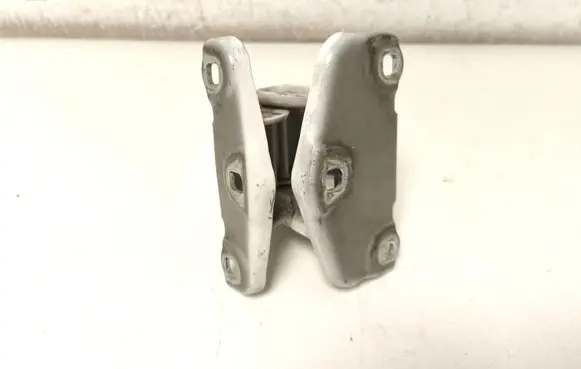 Opel Vivaro Loading door upper hinge 904006707R