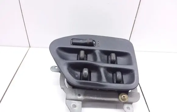 Subaru Legacy Electric window control switch 8953M47