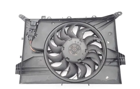 Volvo XC70 Radiator cooling fan shroud 30723106