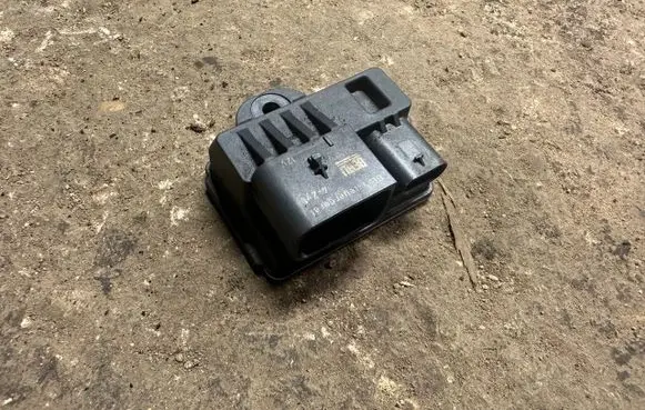 BMW 3 E92 E93 Glow plug pre-heat relay 7810856 0522120103 100814