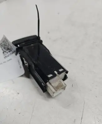 Opel Frontera B Windscreen/window heater switch M18872