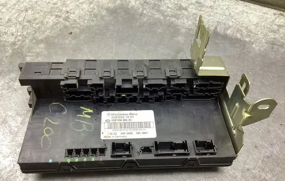 Mercedes-Benz C W203 Fuse module 2035451801 5DK00848640