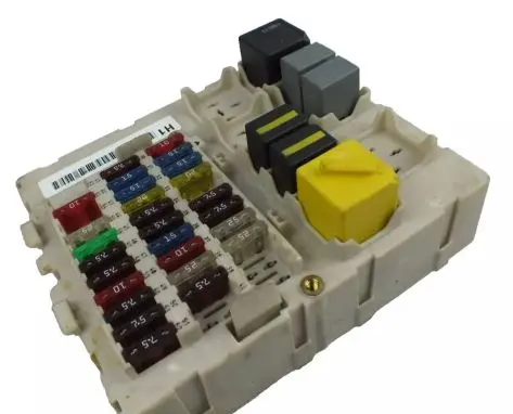 Ford Focus Fuse module 518273305 2M5T14A073BD