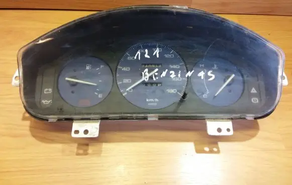 Mazda 121 Speedometer (instrument cluster) 769477630