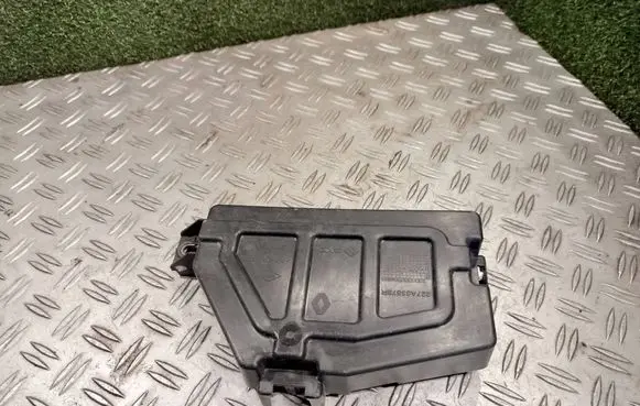 Renault Trafic III (X82) Fuse box cover 227A63575R