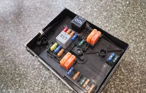 Volkswagen Caddy Fuse module 1K0937125A