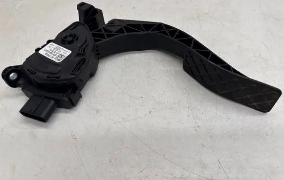 Audi A4 S4 B8 8K Accelerator throttle pedal 8K1723523A