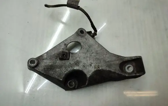 BMW 7 F01 F02 F03 F04 Engine mounting bracket 6775041