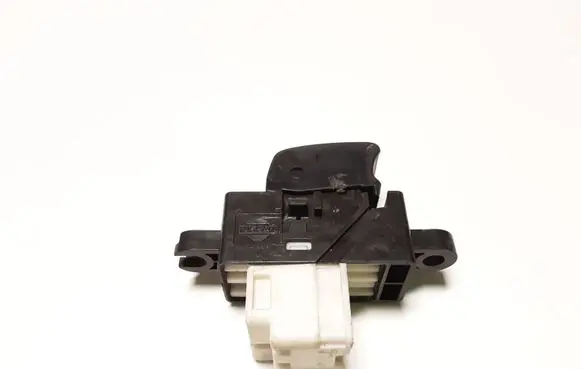 Nissan X-Trail T30 Electric window control switch 7214Z