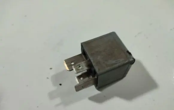 Volkswagen Transporter - Caravelle T4 Other relay 191937503