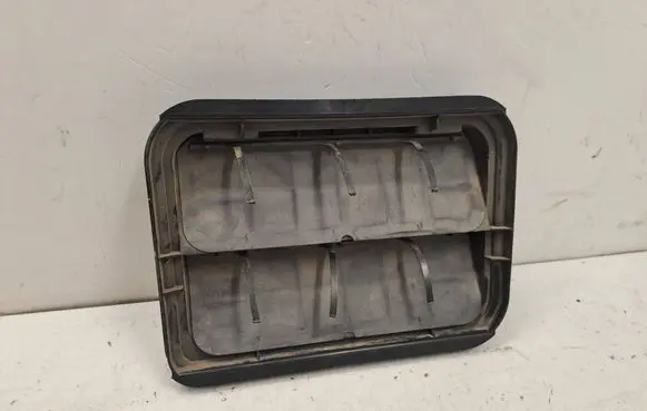 Dacia Sandero III Quarter panel pressure vent 7700838358