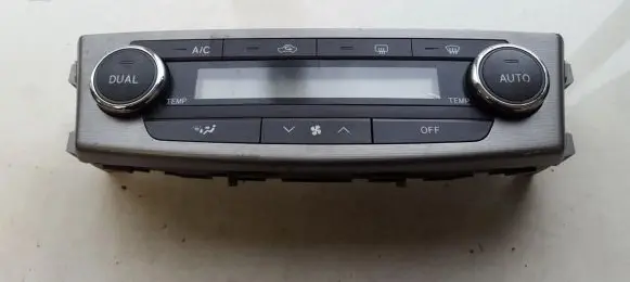 Toyota Avensis T270 Climate control unit 5590005470 55900-05470