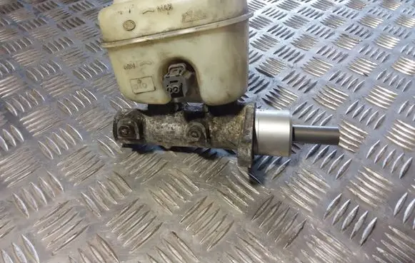 Jeep Grand Cherokee (WJ) Master brake cylinder 012900C