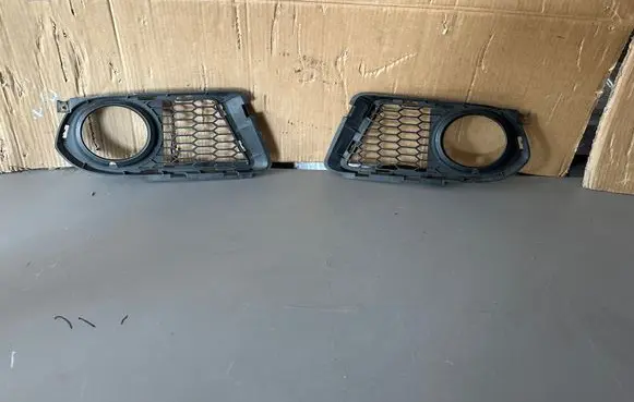 BMW 3 E92 E93 Front bumper lower grill 15857711