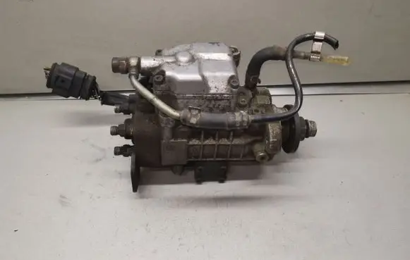 Volkswagen Golf IV Fuel injection high pressure pump 0460404977 038130107D