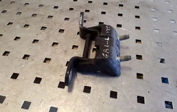 Nissan Qashqai Rear door upper hinge
