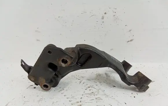 Toyota Hilux (AN120, AN130) Engine mounting bracket